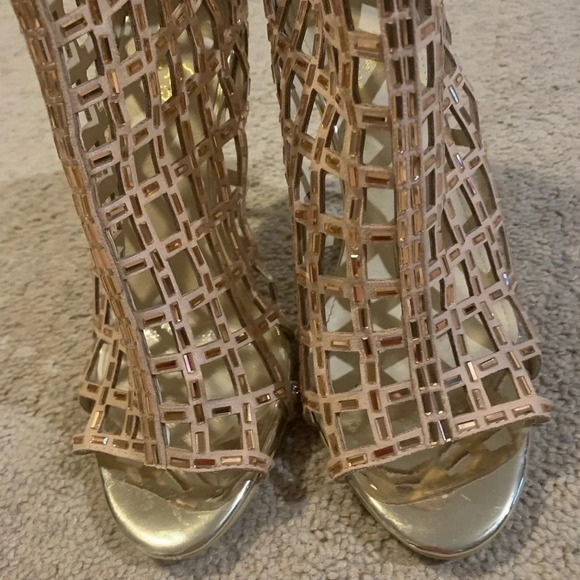 Liz Form gold cut-out peep-toe stiletto heels - size 7.5 - Picture 2 of 6